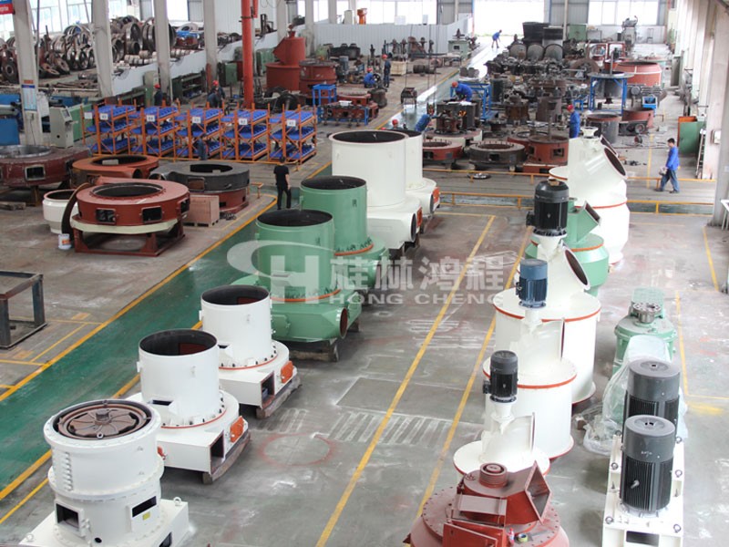 小型礦石磨粉機在哪里能買到？ 到桂林鴻程磨粉機生產(chǎn)基地