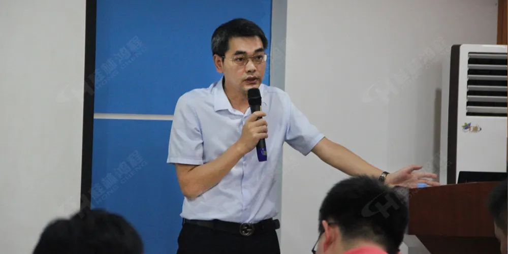 大型磨粉機廠家桂林鴻程董事長容棟國總結發(fā)言 大型磨粉機廠家桂林鴻程董事長容棟國總結發(fā)言