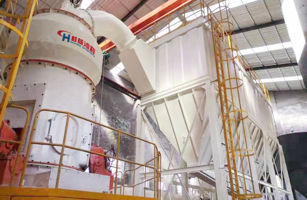 HLM1300鋁礬土立磨磨生料山西陽(yáng)泉客戶接線現(xiàn)場(chǎng) HLM1300鋁礬土立磨磨生料山西陽(yáng)泉客戶接線現(xiàn)場(chǎng)