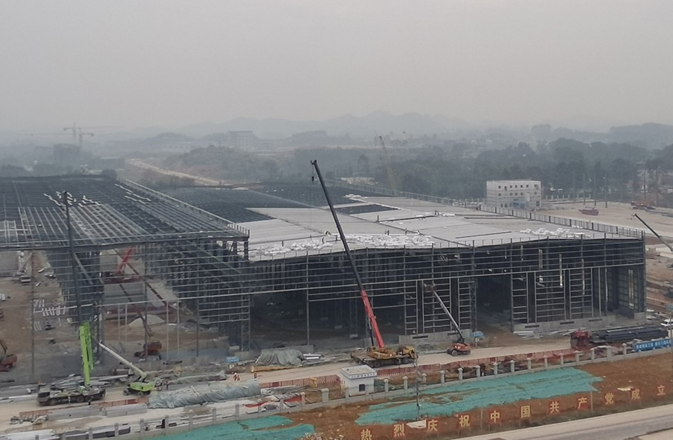 桂林鴻程礦山投資兩江寶山工程進度，2022年1月4日桂林鴻程礦山機械寶山工業園車間封頂大吉。